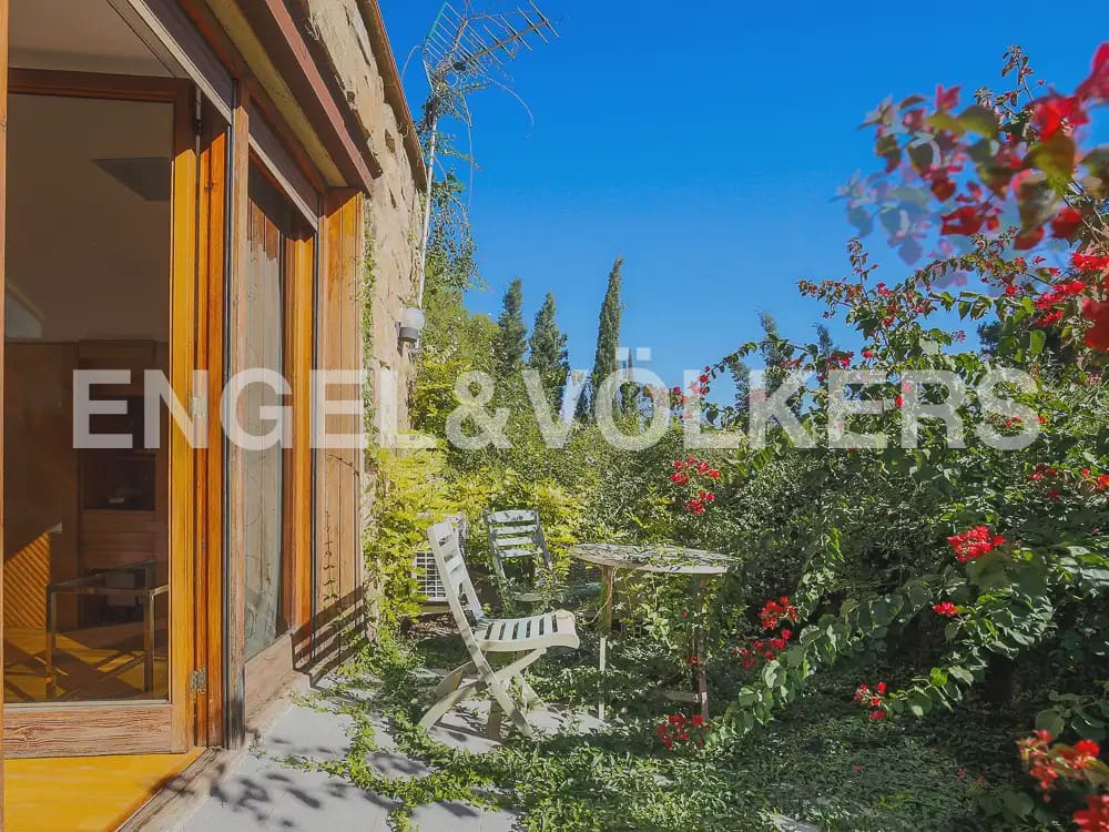 5 bedroom Villa for rent in Rocafort with pool garage - € 5,000 (Ref: 9897990)