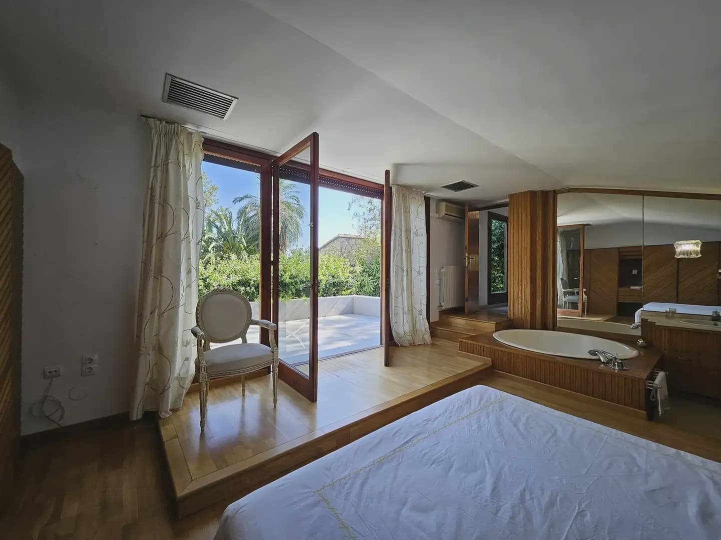 5 bedroom Villa for rent in Rocafort with pool garage - € 5,000 (Ref: 9897990)