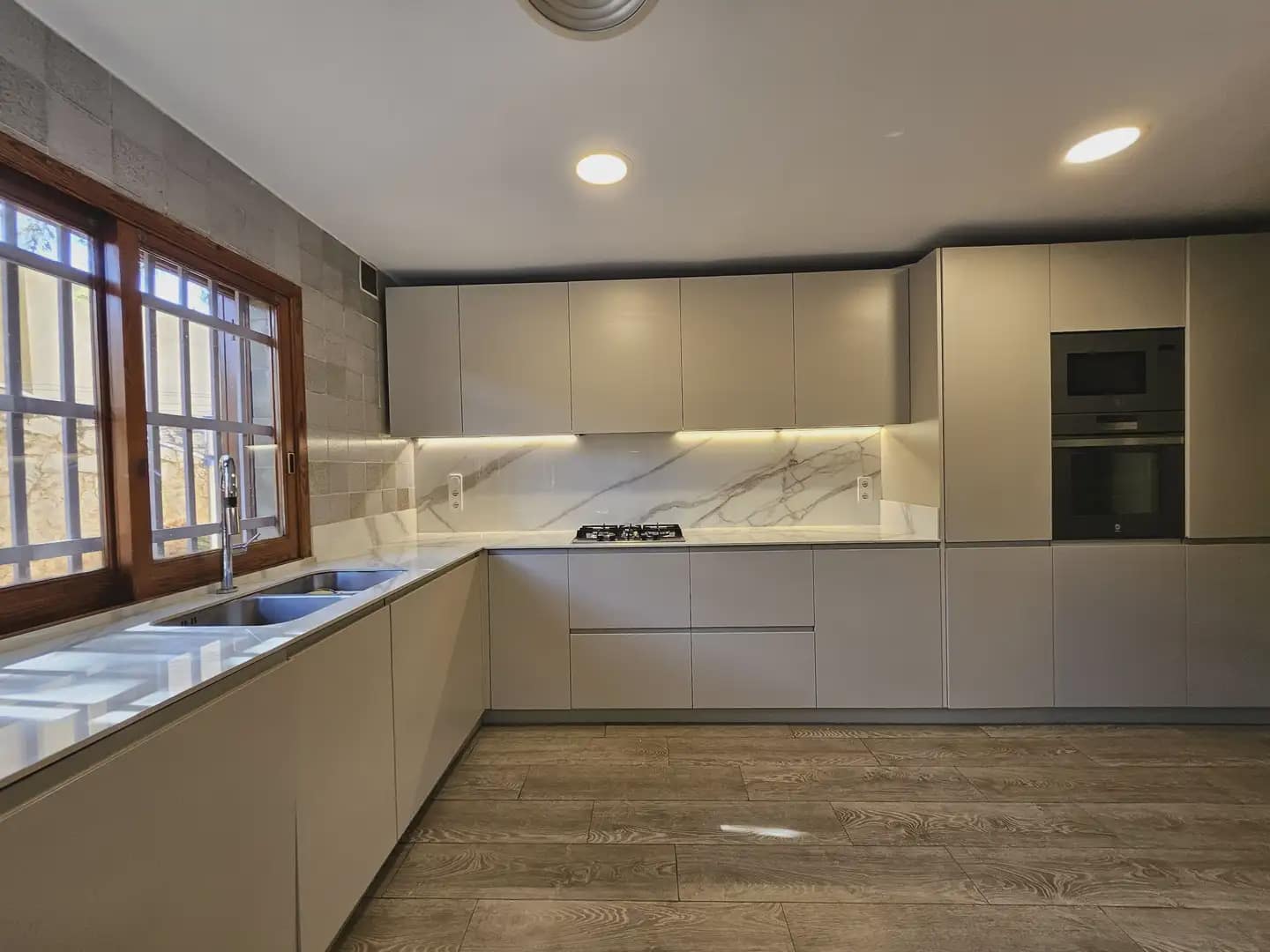 5 bedroom Villa for rent in Rocafort with pool garage - € 5,000 (Ref: 9897990)