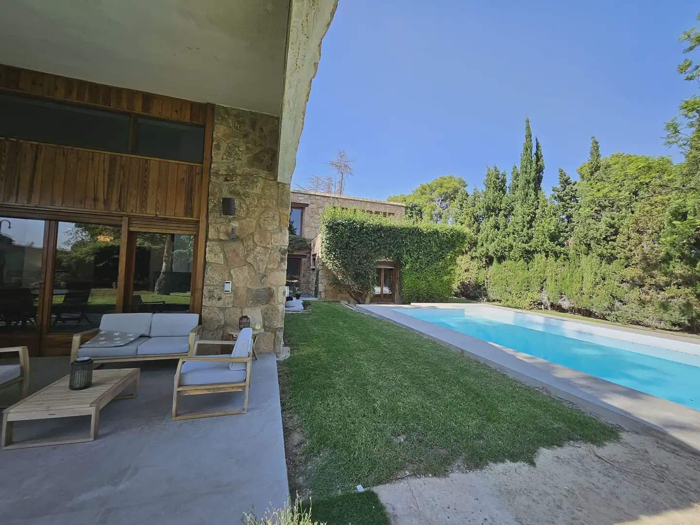 5 bedroom Villa for rent in Rocafort with pool garage - € 5,000 (Ref: 9897990)