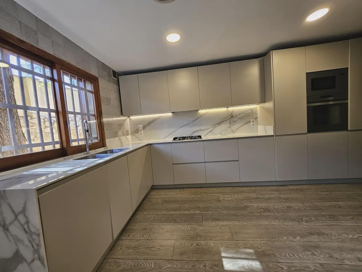5 bedroom Villa for rent in Rocafort with pool garage - € 5,000 (Ref: 9897990)