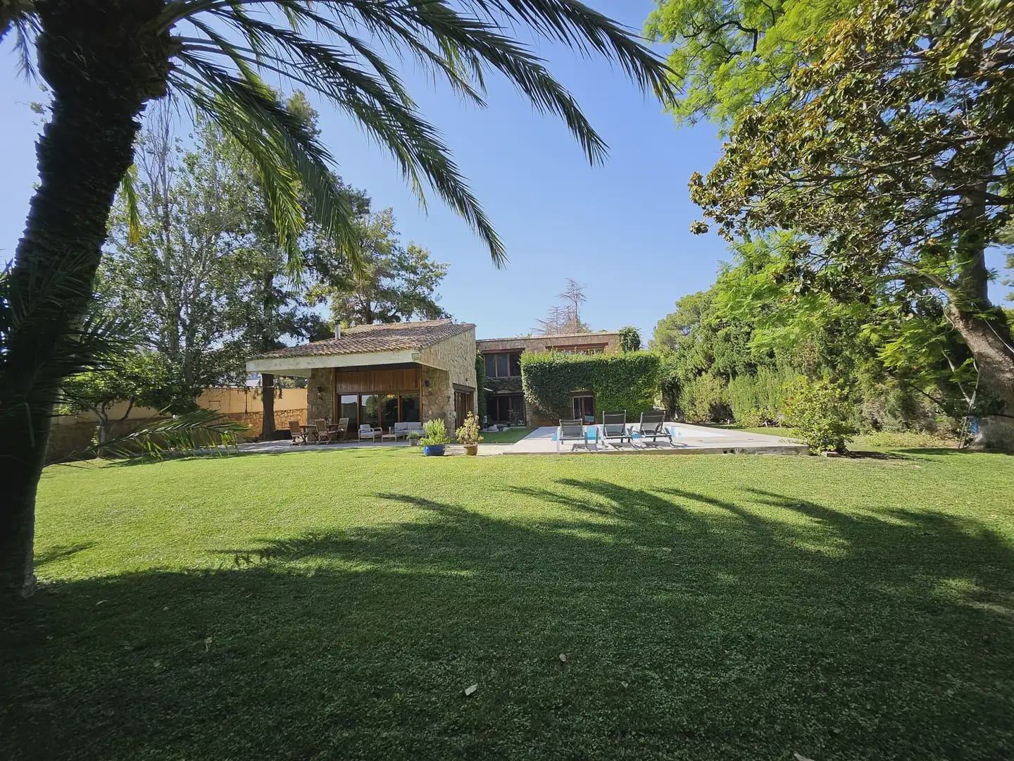 5 bedroom Villa for rent in Rocafort with pool garage - € 5,000 (Ref: 9897990)