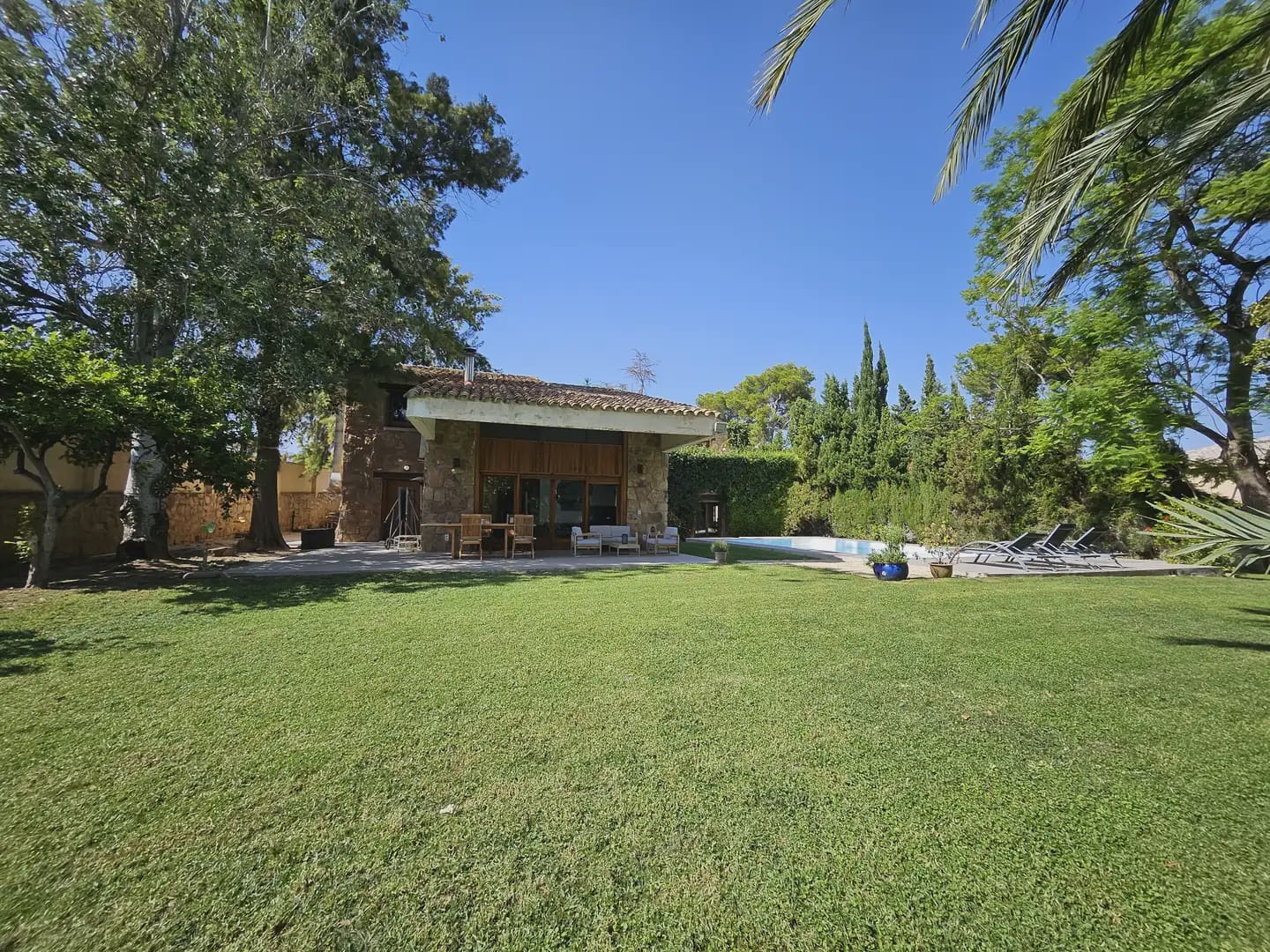 5 bedroom Villa for rent in Rocafort with pool garage - € 5,000 (Ref: 9897990)