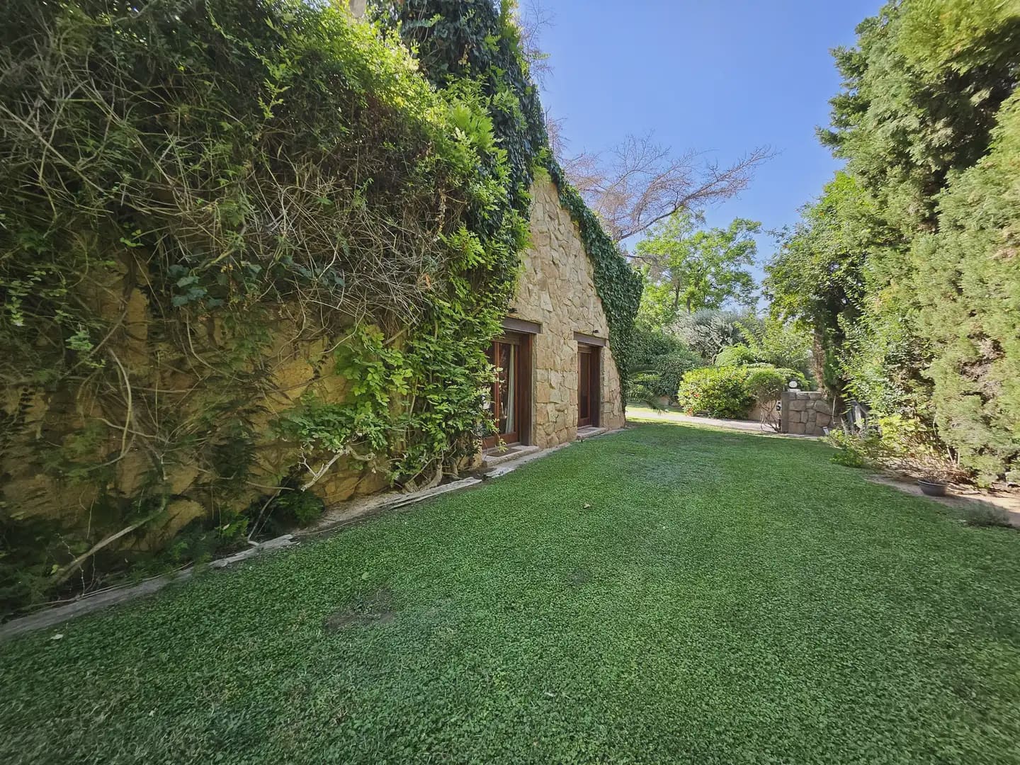 5 bedroom Villa for rent in Rocafort with pool garage - € 5,000 (Ref: 9897990)