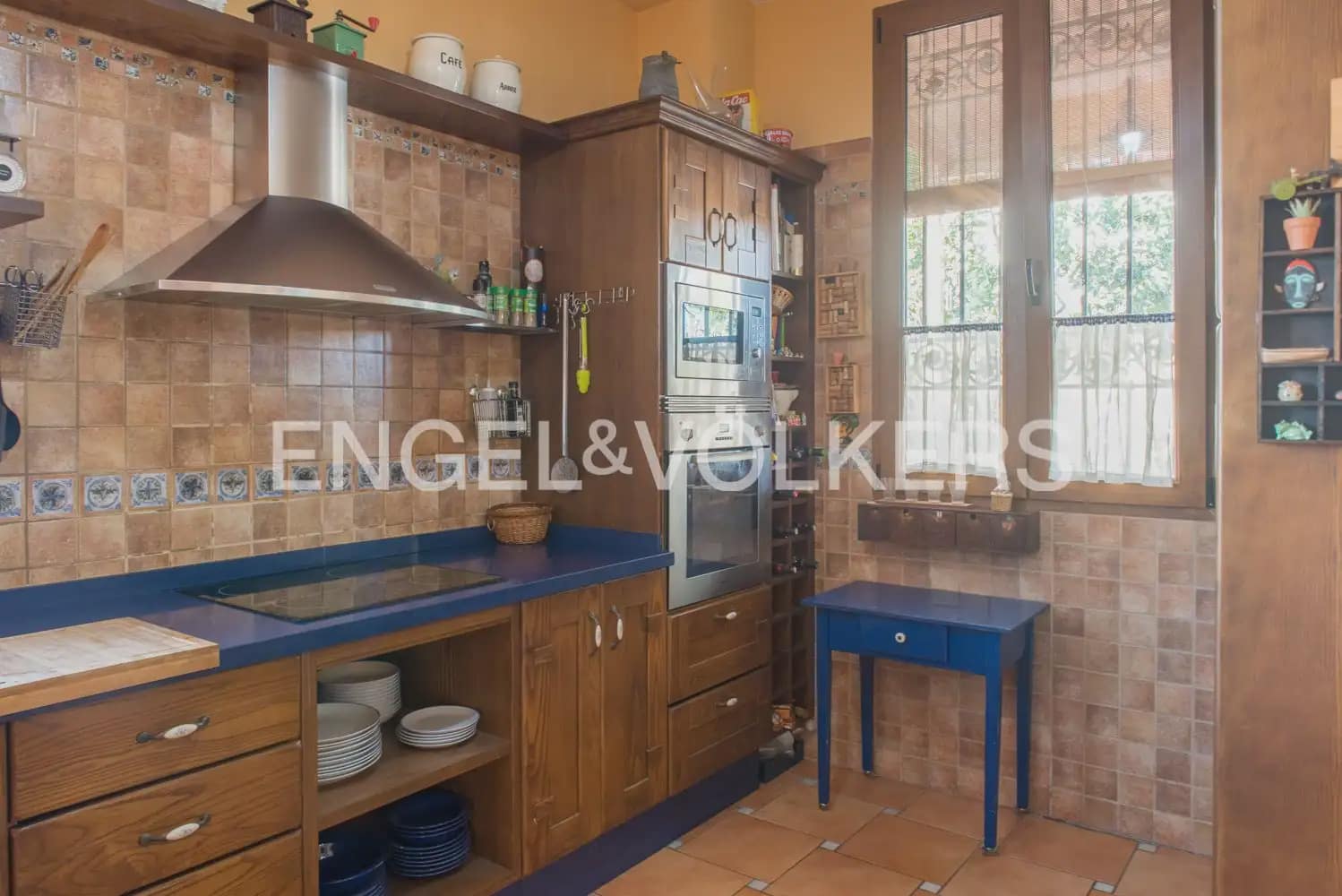 6 bedroom Villa for sale in Burriana / Borriana with garage - € 850,000 (Ref: 9897993)