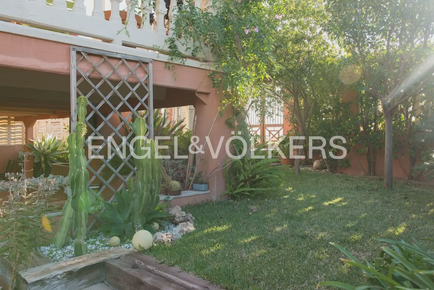 6 bedroom Villa for sale in Burriana / Borriana with garage - € 850,000 (Ref: 9897993)