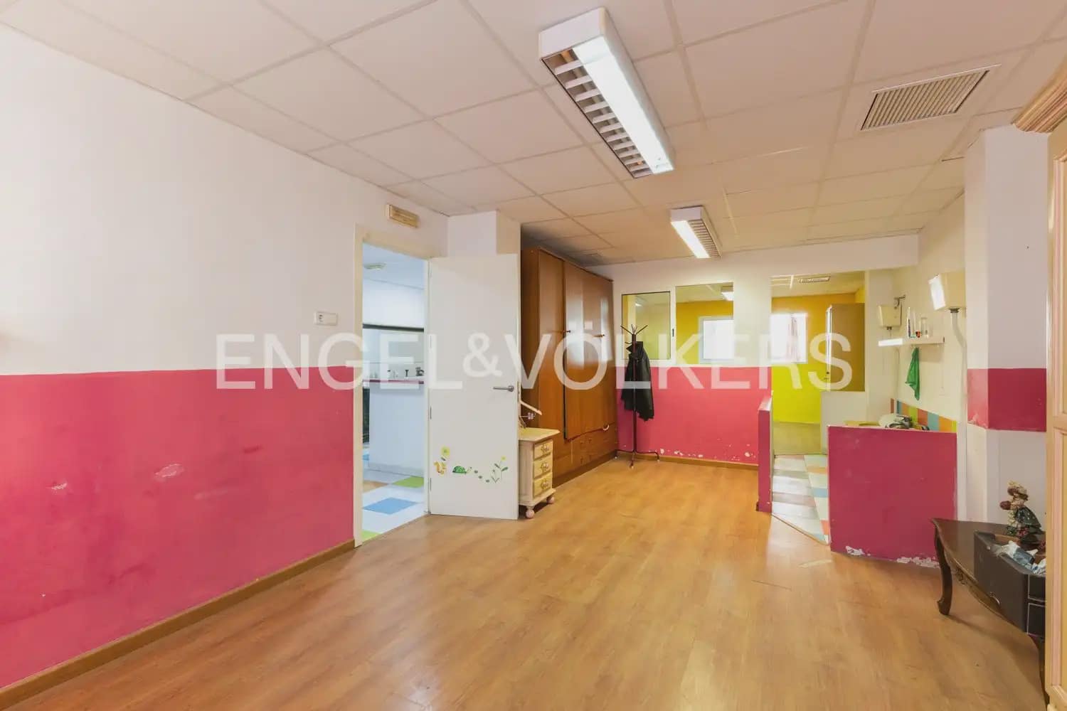 4 bedroom Townhouse for sale in Burjassot - € 290,000 (Ref: 9897998)