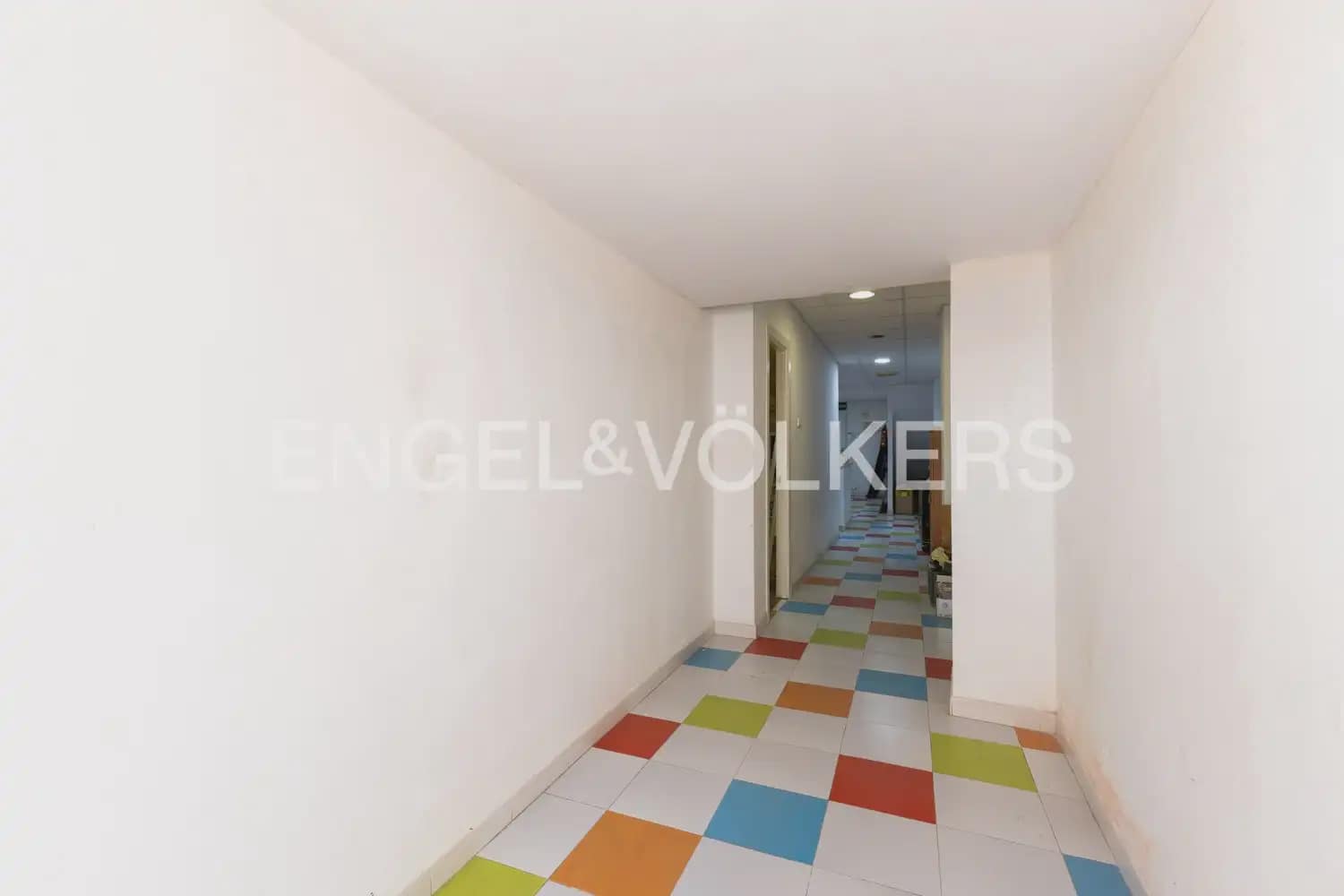 4 bedroom Townhouse for sale in Burjassot - € 290,000 (Ref: 9897998)