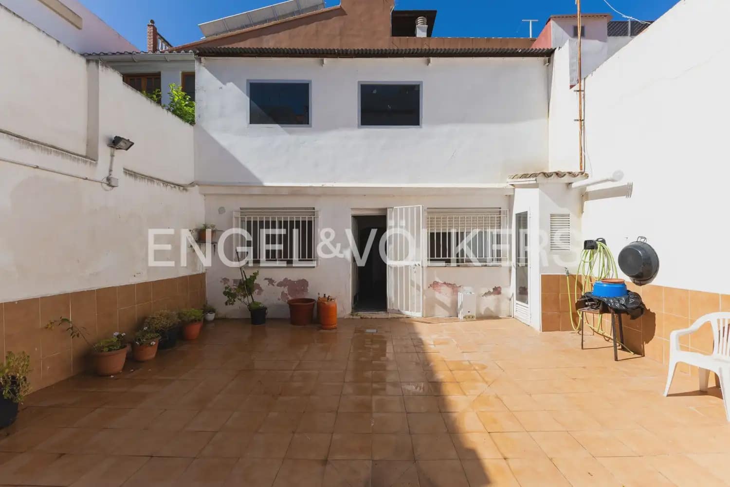 4 bedroom Townhouse for sale in Burjassot - € 290,000 (Ref: 9897998)