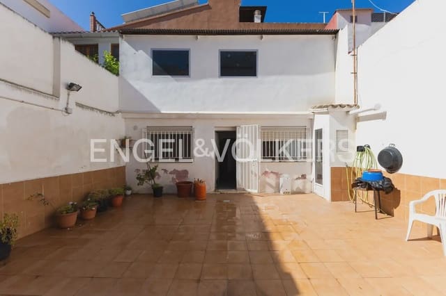 4 bedroom Townhouse for sale in Burjassot - € 290,000 (Ref: 9897998)