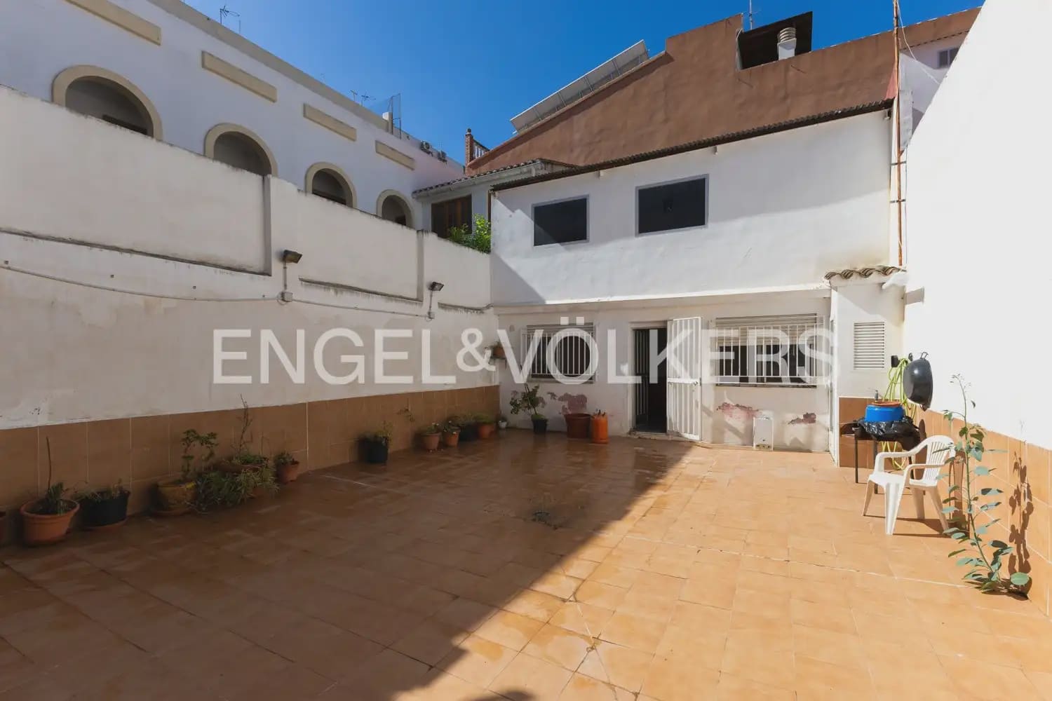 4 bedroom Townhouse for sale in Burjassot - € 290,000 (Ref: 9897998)