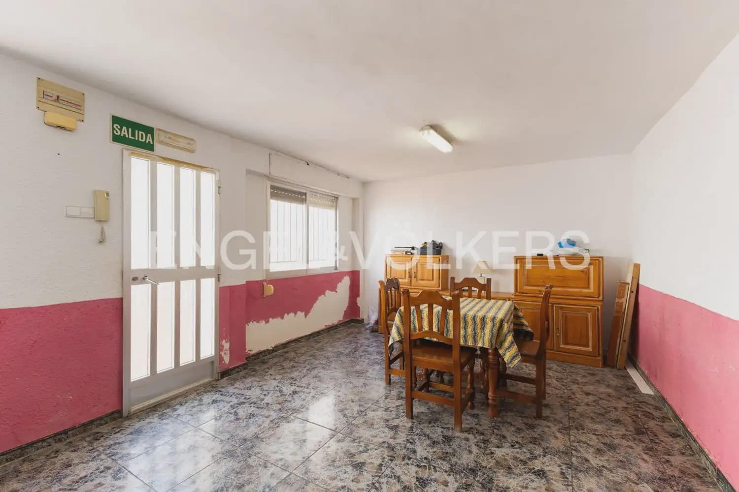 4 bedroom Townhouse for sale in Burjassot - € 290,000 (Ref: 9897998)
