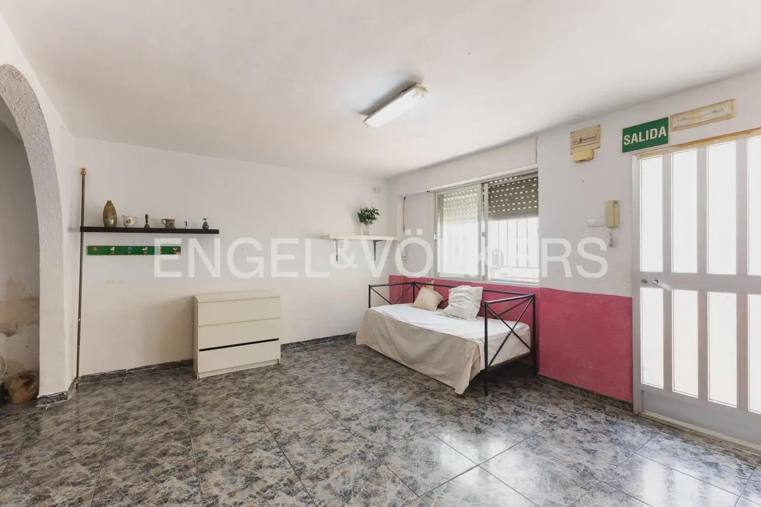 4 bedroom Townhouse for sale in Burjassot - € 290,000 (Ref: 9897998)