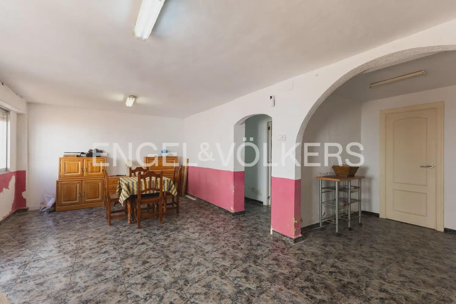 4 bedroom Townhouse for sale in Burjassot - € 290,000 (Ref: 9897998)