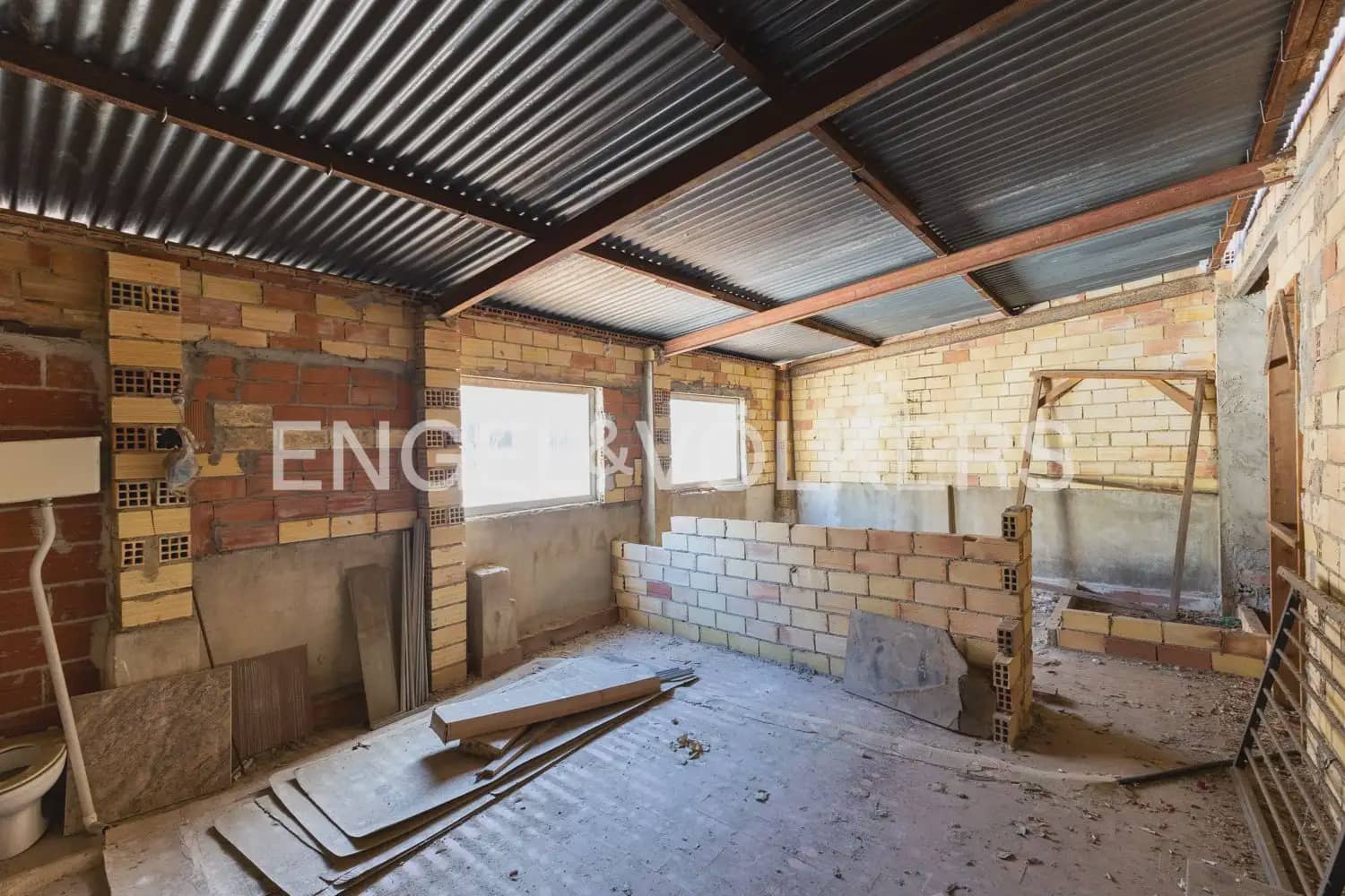 4 bedroom Townhouse for sale in Burjassot - € 290,000 (Ref: 9897998)