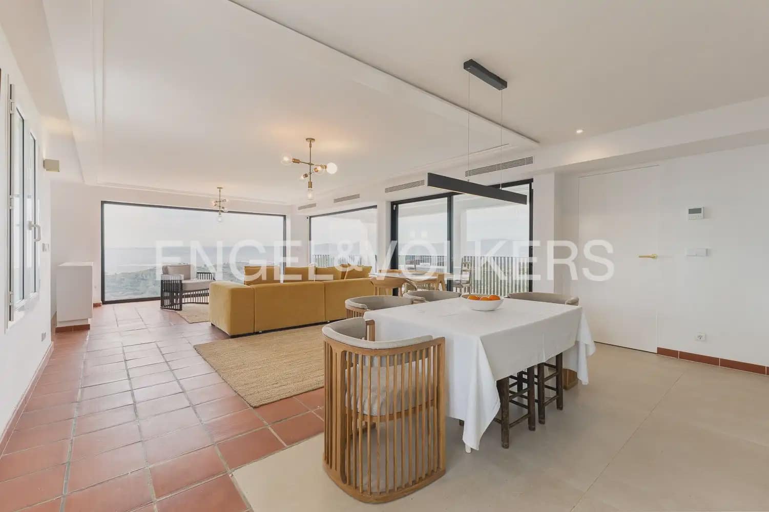 3 bedroom Villa for rent in Alginet with pool - € 3,300 (Ref: 9898001)
