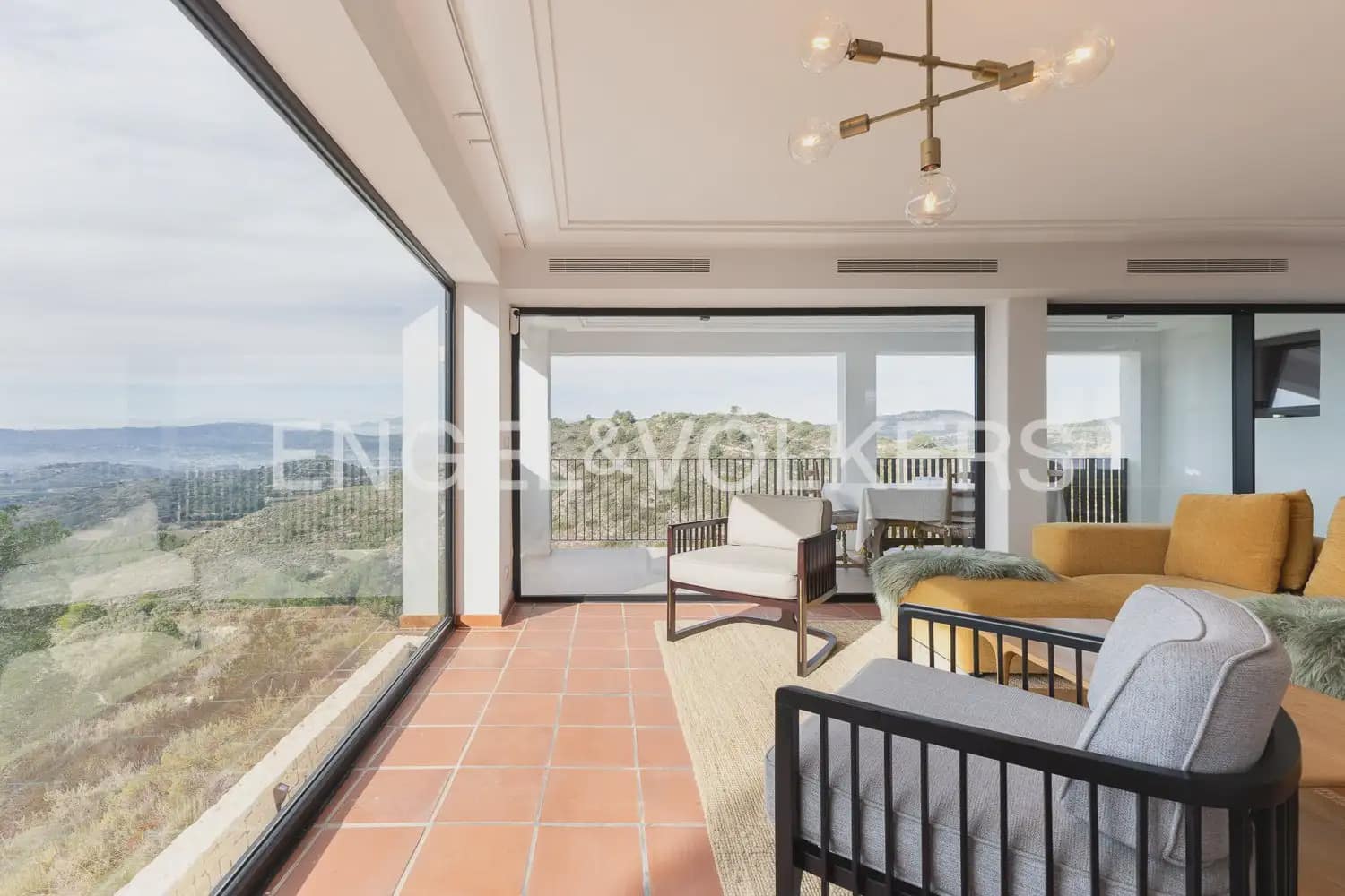 3 bedroom Villa for rent in Alginet with pool - € 3,300 (Ref: 9898001)
