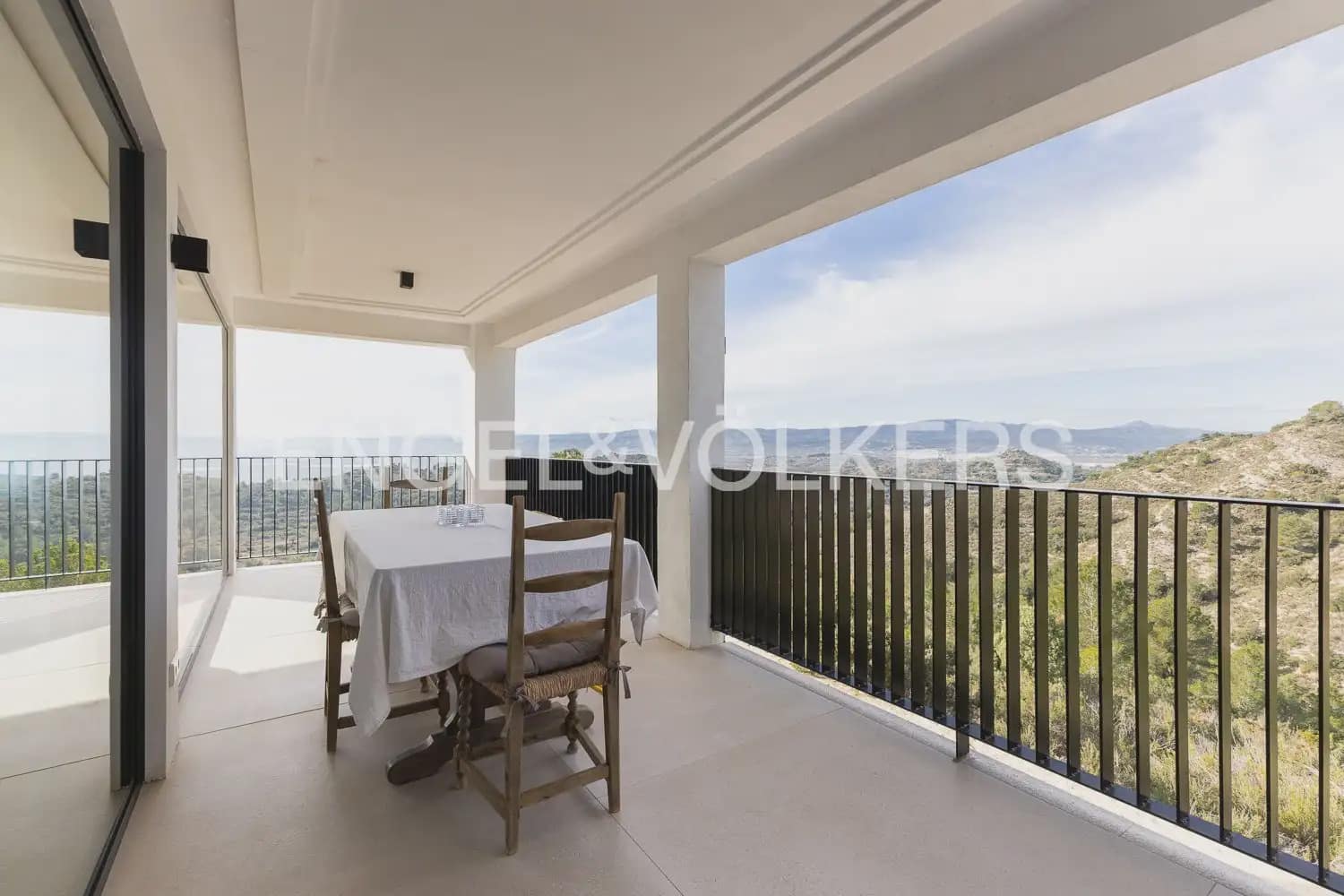 3 bedroom Villa for rent in Alginet with pool - € 3,300 (Ref: 9898001)