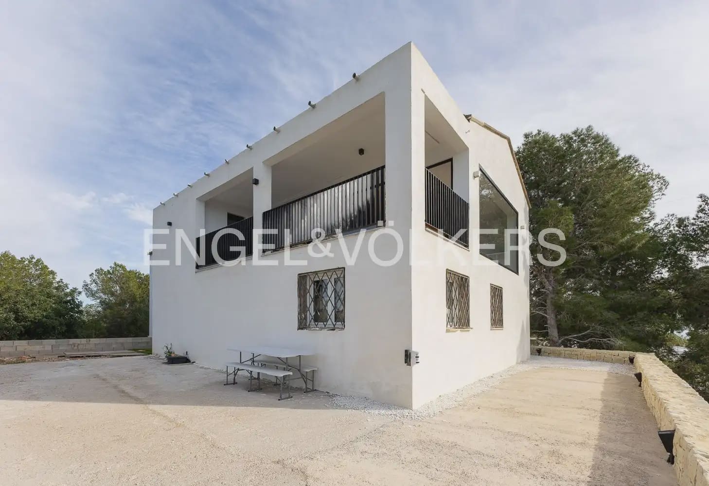 3 bedroom Villa for rent in Alginet with pool - € 3,300 (Ref: 9898001)