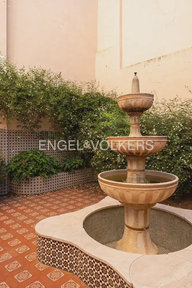 6 bedroom Townhouse for sale in Alberic - € 398,000 (Ref: 9898002)