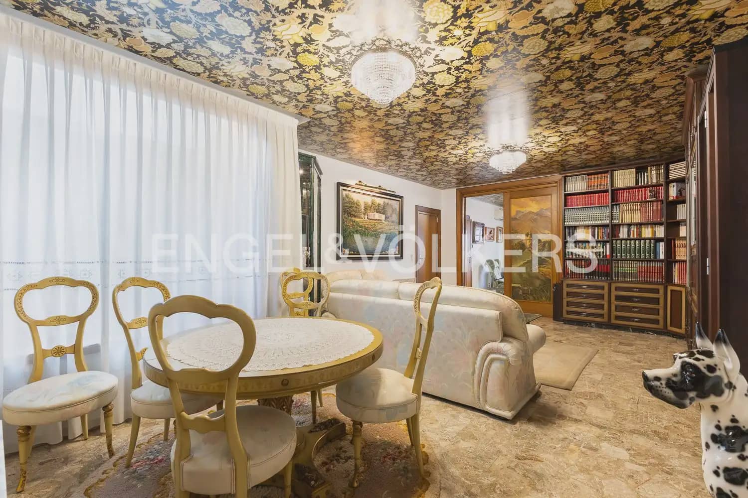 6 bedroom Townhouse for sale in Alberic - € 398,000 (Ref: 9898002)