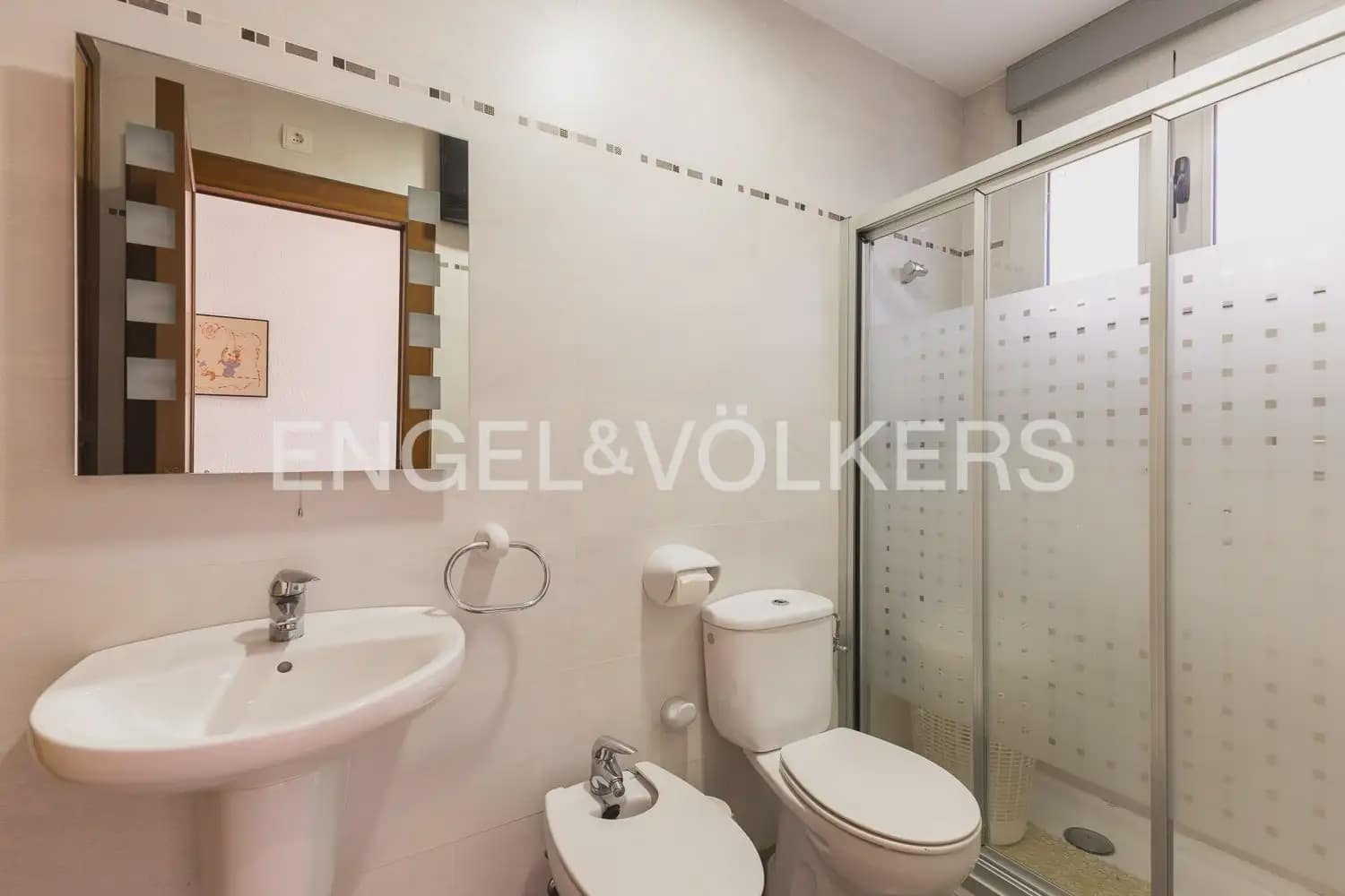 6 bedroom Townhouse for sale in Alberic - € 398,000 (Ref: 9898002)