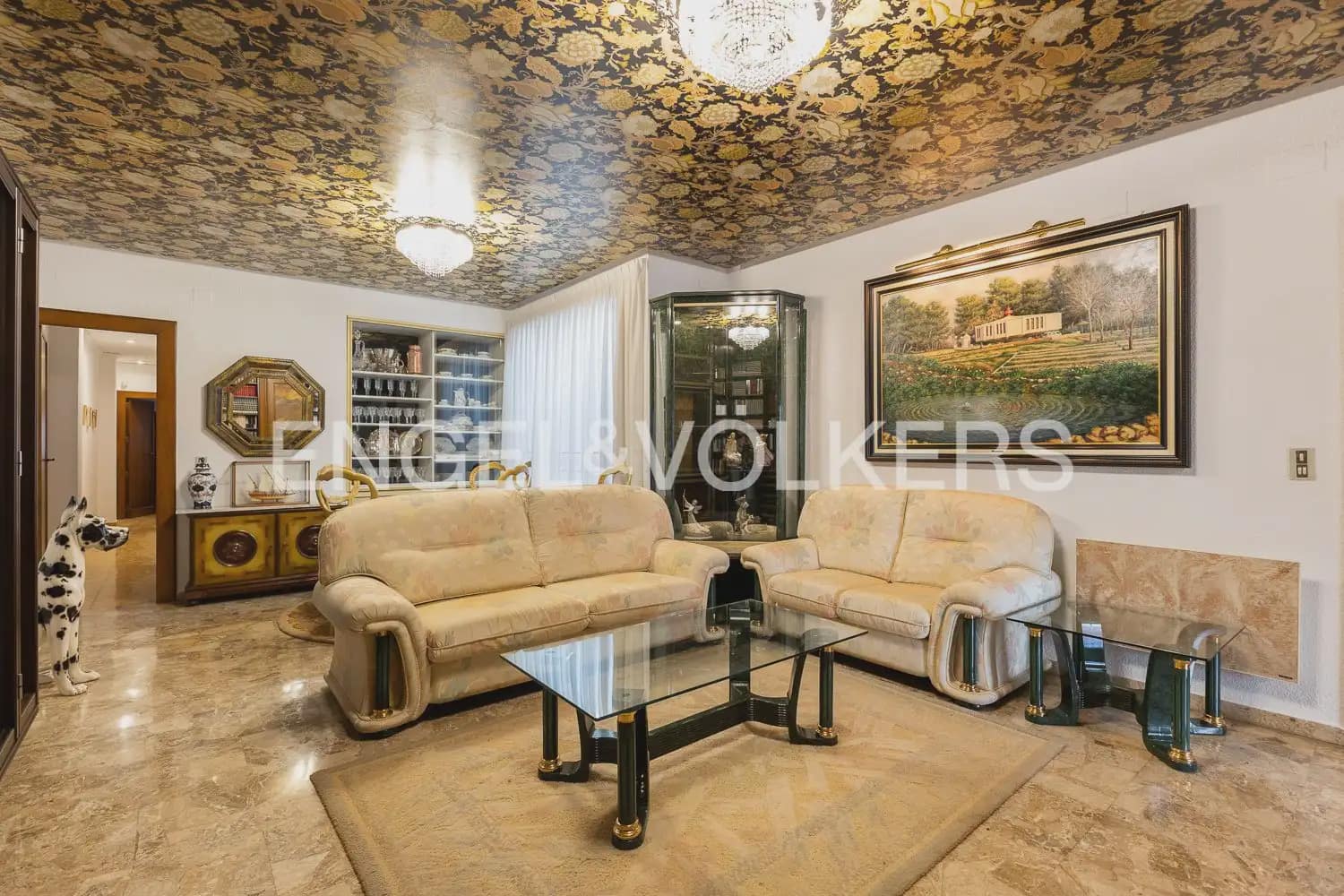 6 bedroom Townhouse for sale in Alberic - € 398,000 (Ref: 9898002)