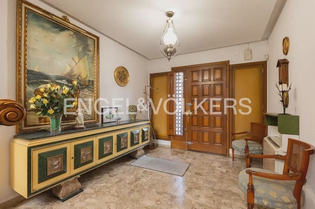 6 bedroom Townhouse for sale in Alberic - € 398,000 (Ref: 9898002)