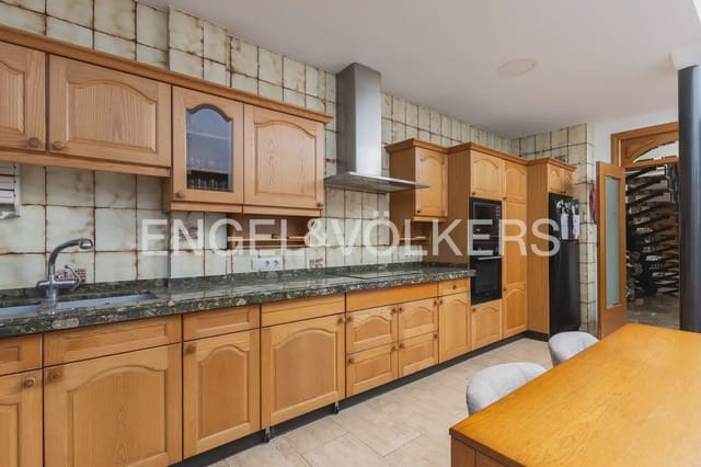 6 bedroom Townhouse for sale in Alberic - € 398,000 (Ref: 9898002)