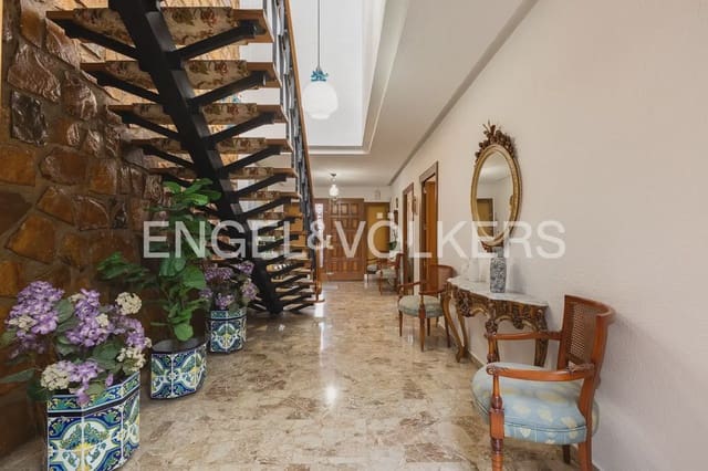 6 bedroom Townhouse for sale in Alberic - € 398,000 (Ref: 9898002)