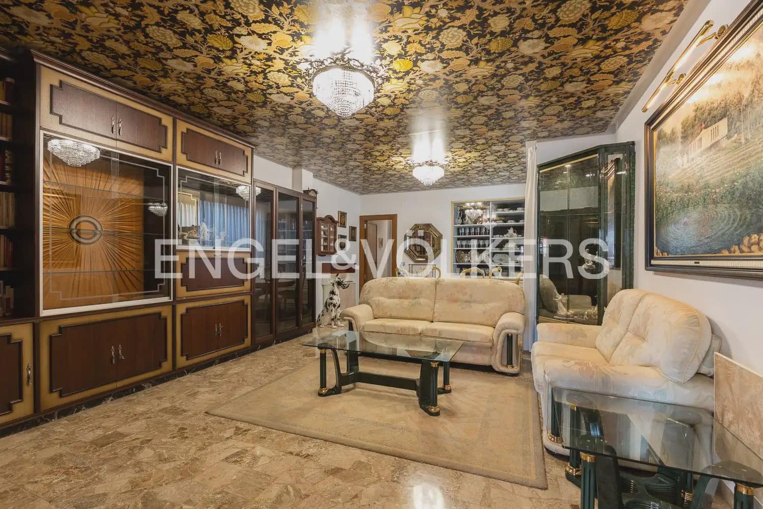6 bedroom Townhouse for sale in Alberic - € 398,000 (Ref: 9898002)