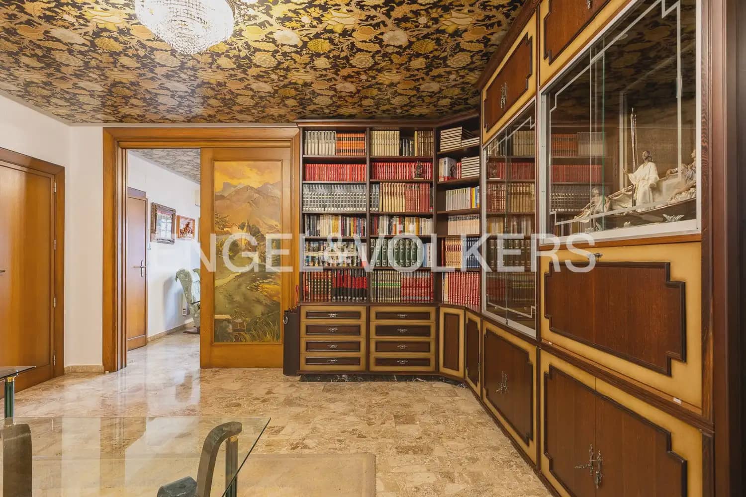 6 bedroom Townhouse for sale in Alberic - € 398,000 (Ref: 9898002)