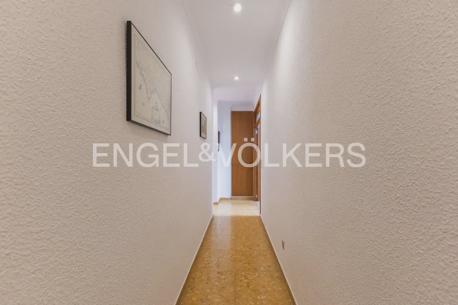 6 bedroom Townhouse for sale in Alberic - € 398,000 (Ref: 9898002)