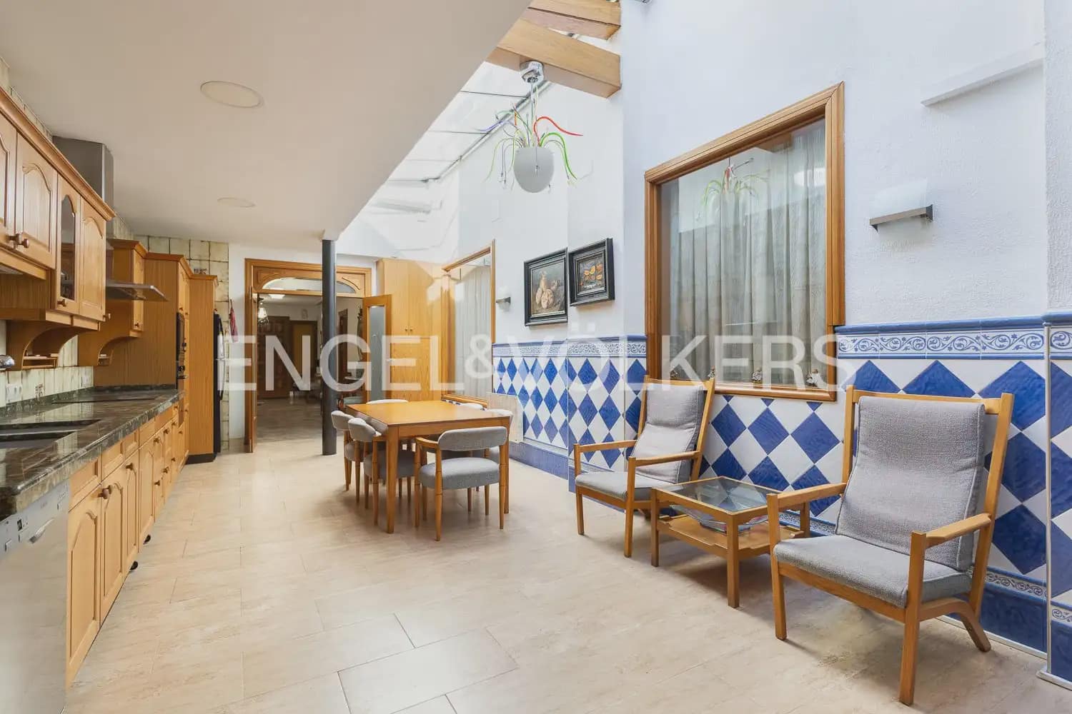 6 bedroom Townhouse for sale in Alberic - € 398,000 (Ref: 9898002)