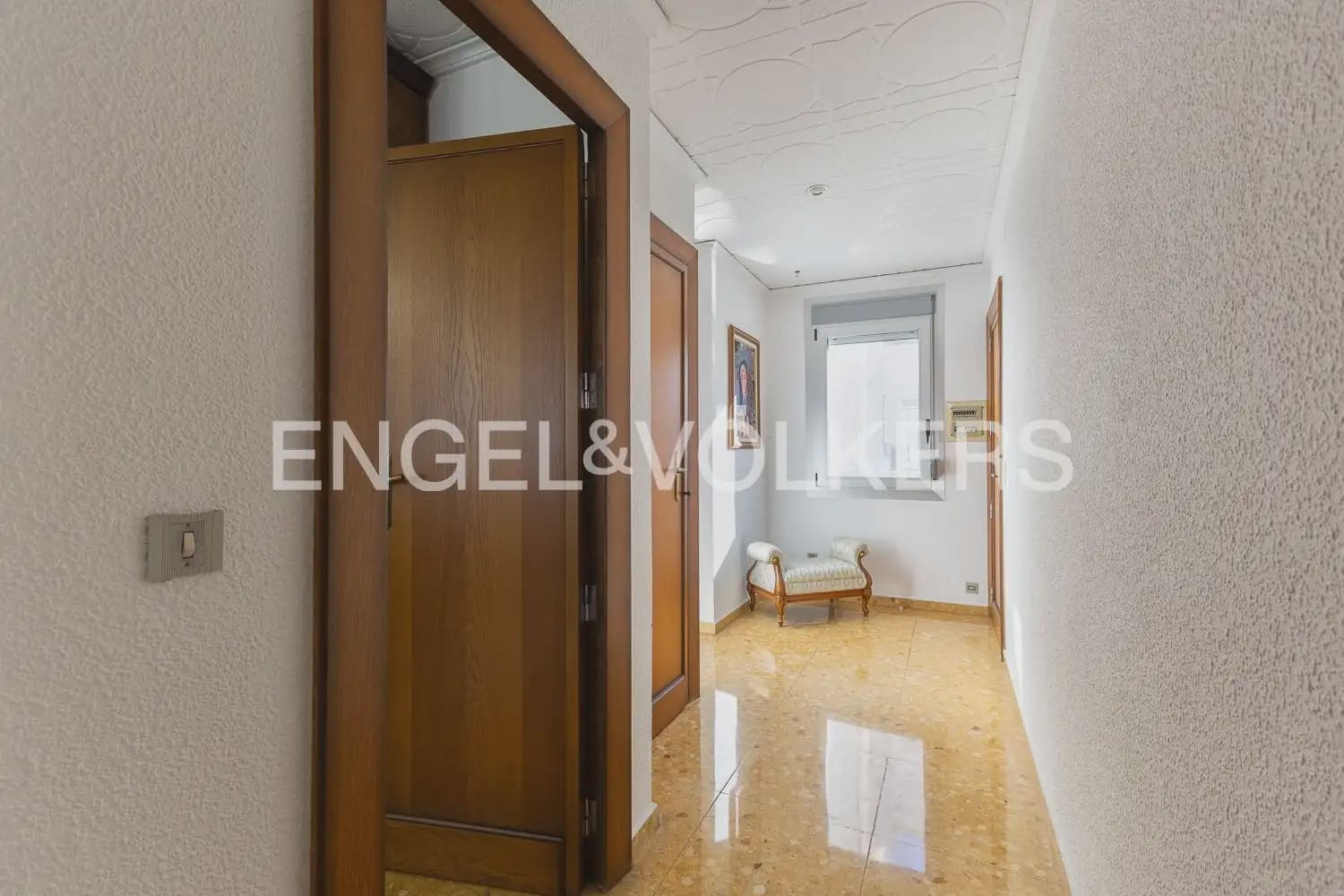 6 bedroom Townhouse for sale in Alberic - € 398,000 (Ref: 9898002)