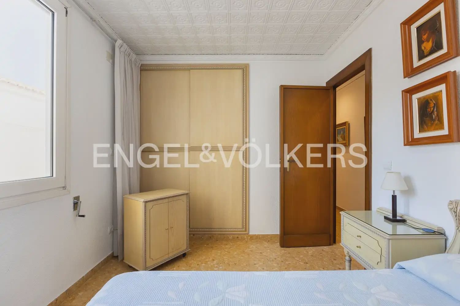 6 bedroom Townhouse for sale in Alberic - € 398,000 (Ref: 9898002)