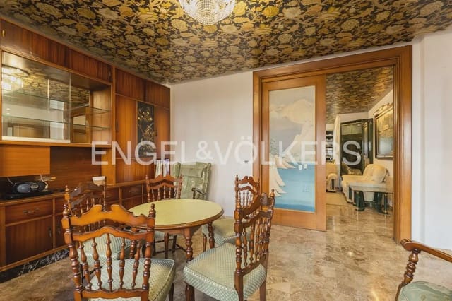 6 bedroom Townhouse for sale in Alberic - € 398,000 (Ref: 9898002)