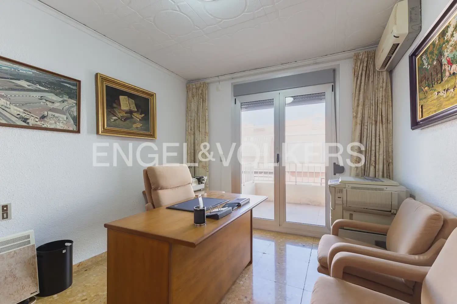 6 bedroom Townhouse for sale in Alberic - € 398,000 (Ref: 9898002)