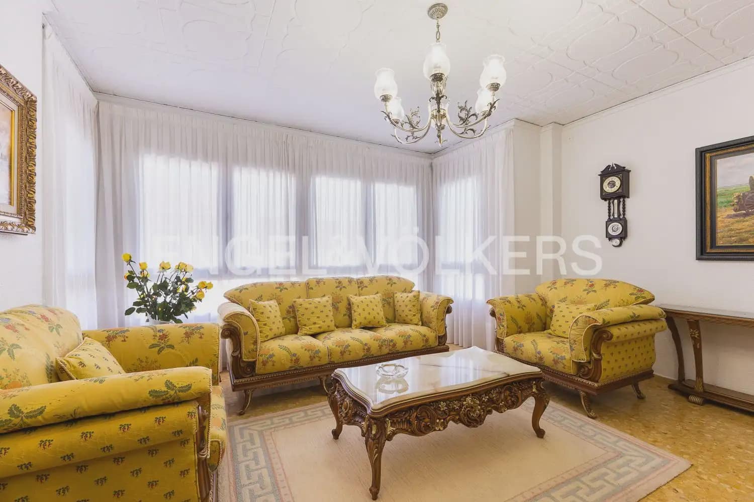 6 bedroom Townhouse for sale in Alberic - € 398,000 (Ref: 9898002)