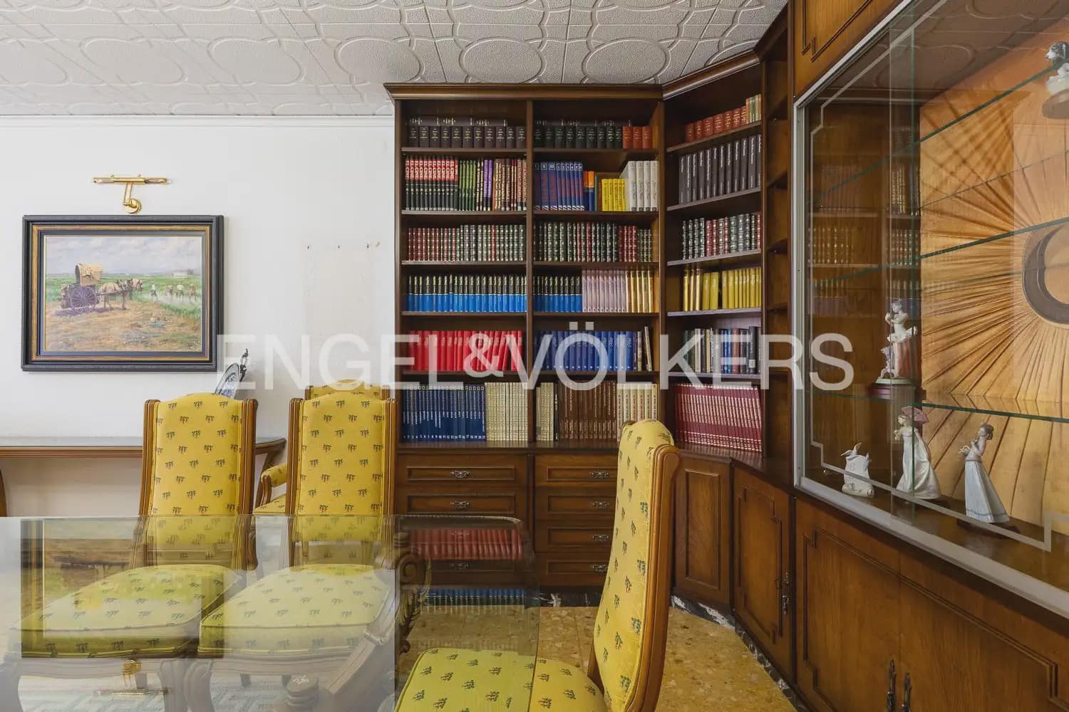 6 bedroom Townhouse for sale in Alberic - € 398,000 (Ref: 9898002)