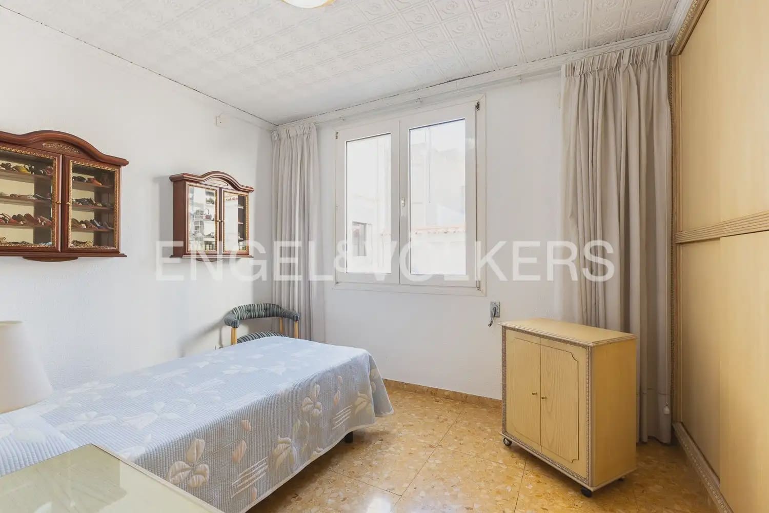 6 bedroom Townhouse for sale in Alberic - € 398,000 (Ref: 9898002)