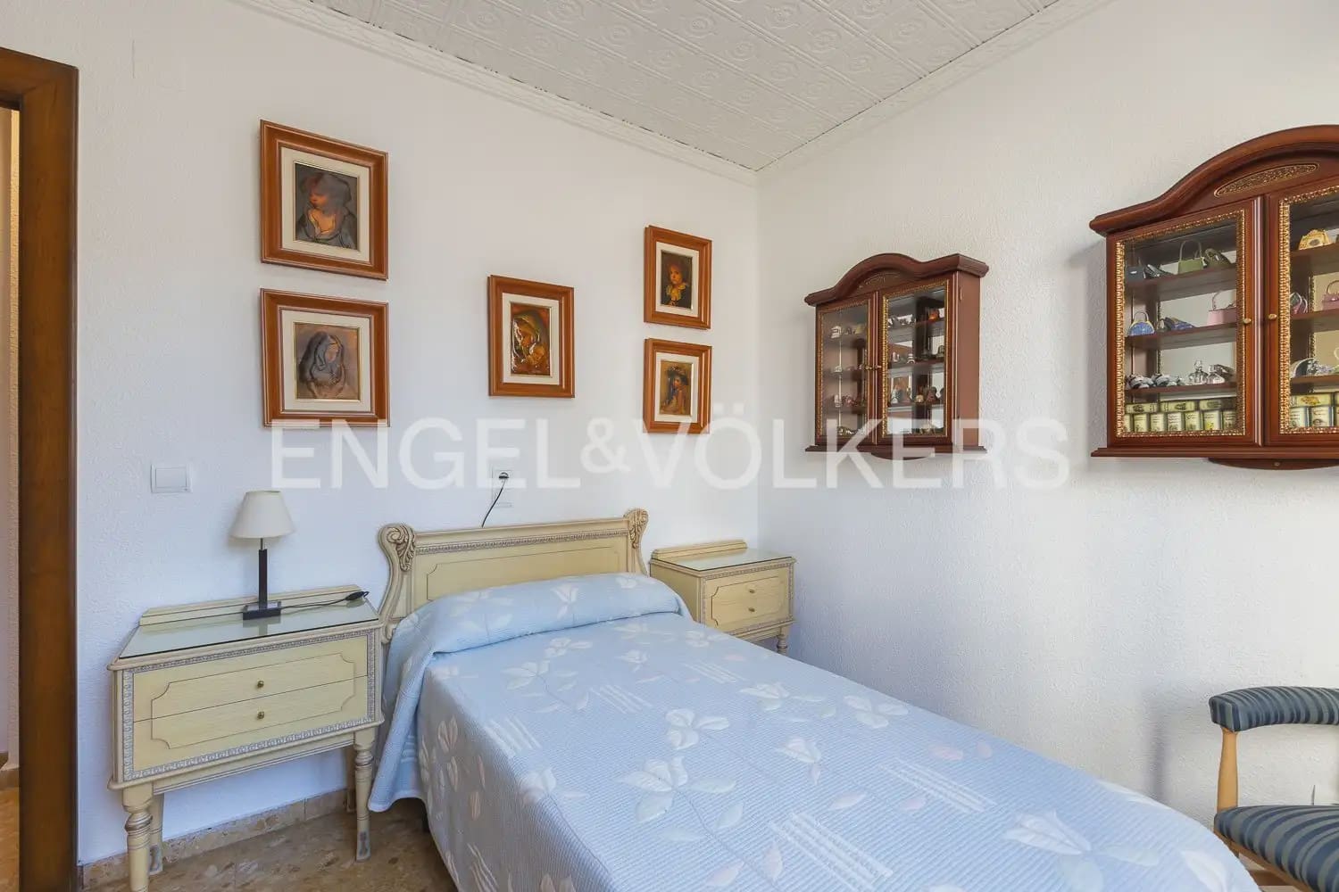 6 bedroom Townhouse for sale in Alberic - € 398,000 (Ref: 9898002)