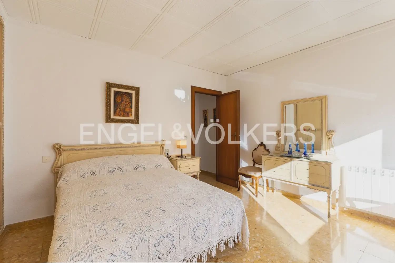 6 bedroom Townhouse for sale in Alberic - € 398,000 (Ref: 9898002)