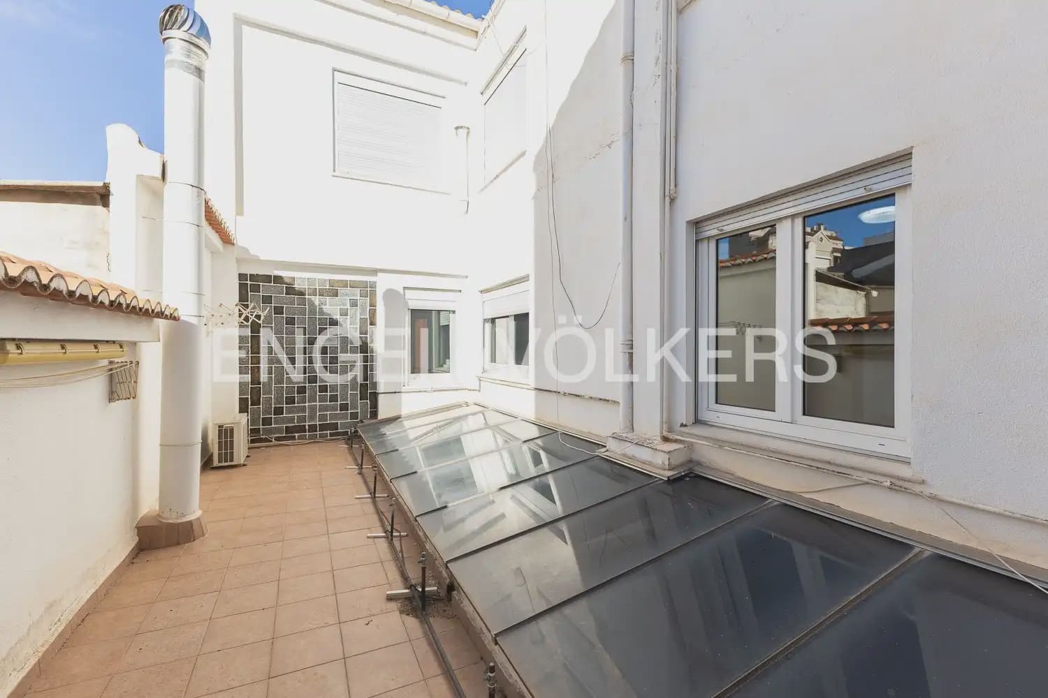 6 bedroom Townhouse for sale in Alberic - € 398,000 (Ref: 9898002)