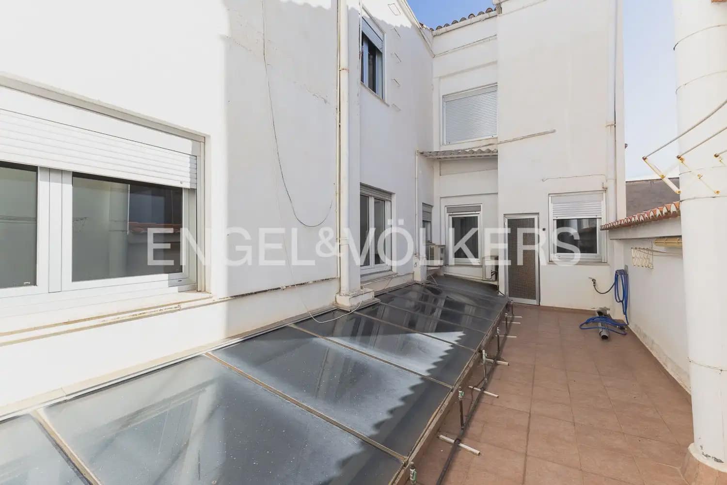 6 bedroom Townhouse for sale in Alberic - € 398,000 (Ref: 9898002)