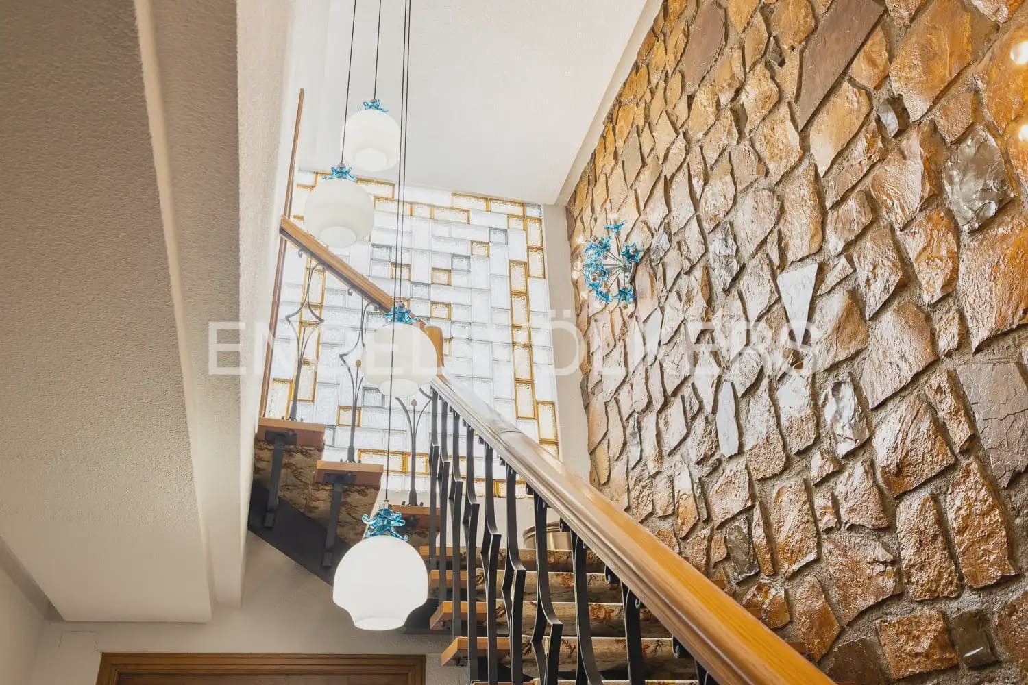 6 bedroom Townhouse for sale in Alberic - € 398,000 (Ref: 9898002)