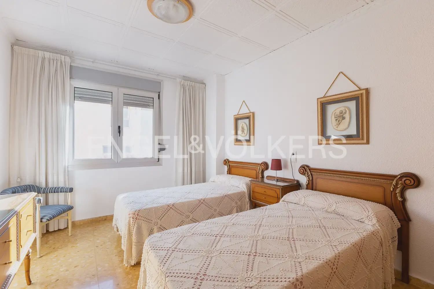 6 bedroom Townhouse for sale in Alberic - € 398,000 (Ref: 9898002)