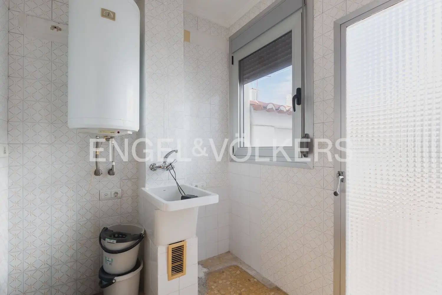 6 bedroom Townhouse for sale in Alberic - € 398,000 (Ref: 9898002)
