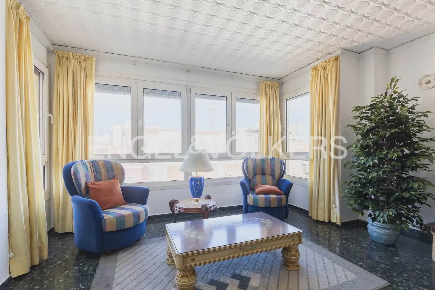 6 bedroom Townhouse for sale in Alberic - € 398,000 (Ref: 9898002)