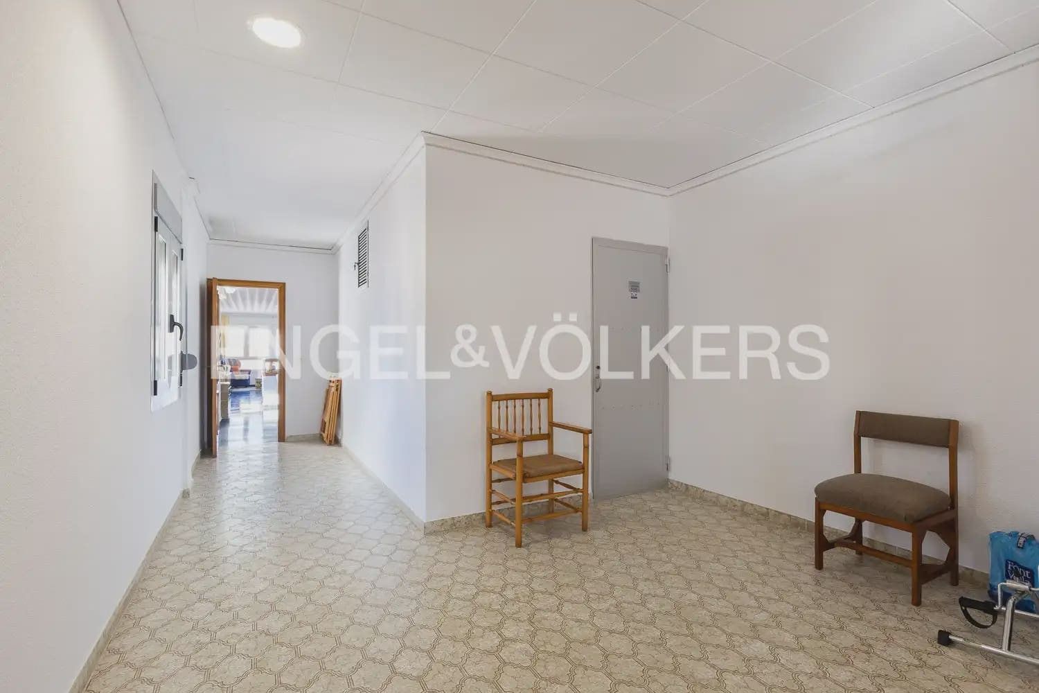 6 bedroom Townhouse for sale in Alberic - € 398,000 (Ref: 9898002)
